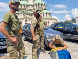 София - Руснаци даряват джипове на Украйна