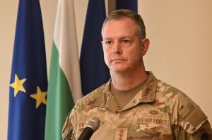 София – Върховният главнокомандващ на Обединените въоръжени сили на НАТО в Европа генерал Алексъс Гринкевич пристигна в България