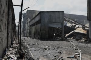 София - Тлеещи огнища на пожара в база на Екобулпак-Люлин