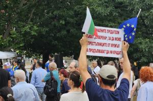 Нов протест срещу Румен Радев и Бюджет 2026 се провежда в центъра на София