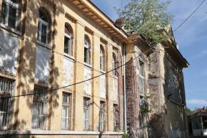 София - кв.Горна баня - Сградата на Минералната баня рухва