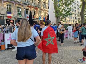 Франция - Футболни фенове гледат в заведения и на улицата  мача между Франция и Мароко