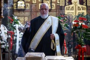 Стотици на поклонението за кончината на поетесата Надежда Захариева