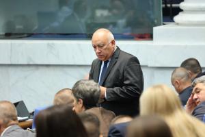 Премиер, вицепремиер и 11 министри  са  на парламентарен контрол днес