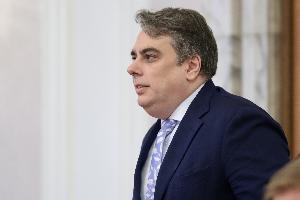Не бюджетът, а вратовръзката на Асен Василев привлече всички погледи в бюджетната комисия