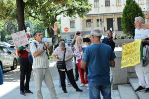 София - Протест против самолетите на САЩ на летище Безмер