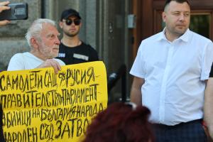 София - Протест против самолетите на САЩ на летище Безмер