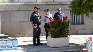 Протест пред Столична община заради строеж на мост в 'Овча купел' преди заседанието на СОС