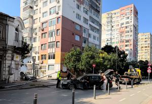 Варна - Автомобил самокатастрофира