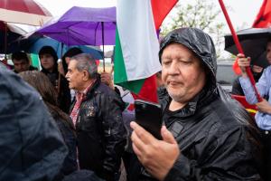Протест и  проливен дъжд пред авиобаза Безмер