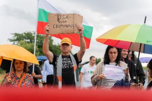 Безмер - Протест пред авиобазата