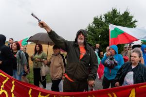 Безмер - Протест пред авиобазата