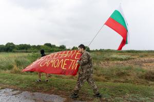 Безмер - Протест пред авиобазата