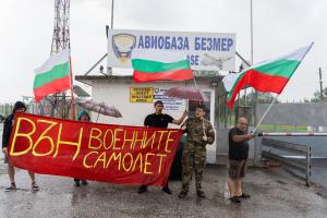 Безмер - Протест пред авиобазата