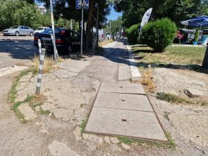 София - Бул. Джеймс Баучер и тротоарите в Лозенец са разнебитени
