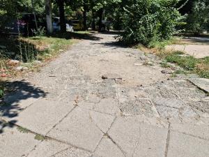 София - Бул. Джеймс Баучер и тротоарите в Лозенец са разнебитени