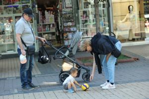 Днес е Световен ден на бабите, дядовците и възрастните хора
