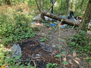 София - Свърталище на клошари и наркомани зад трамвайна спирка Вишнева