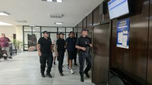 Оставиха в ареста трима мъже, обвинени в отвличането на жена и двете ѝ деца