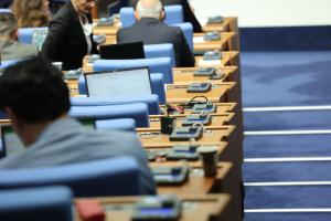 Парламентът ще осъди на второ четене промените в Изборния кодекс и ратификацията на споразумението за заем по механизма SAFE