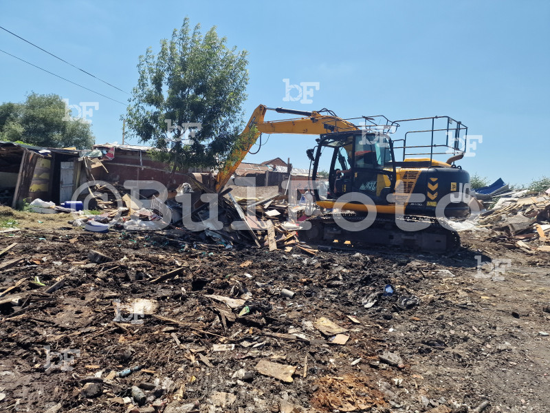 София - кв. Филиповци - Акция за разрушаване на незаконни постройки