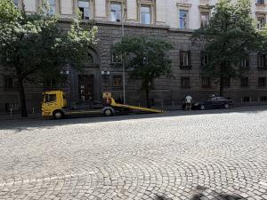 София - авария на служебен автомобил пред НС