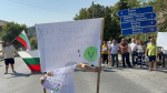 Жителите на село Жълти бряг излязоха на протест срещу изграждането на фотоволтаичен парк