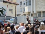 Напрежение пред Съдебната палата в Пловдив: Протестиращи изпратиха полицейски бус с освирквания и бутилки