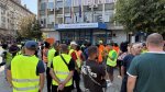 Служители на „Автомагистрали“ протестираха пред сградата на АПИ заради неизплатени заплати