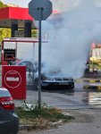Кола се запали и изгоря на бензиностанция в Плевен