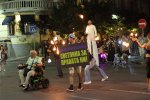 Хора с увреждания излязоха на нощно шествие за достъпна среда в София