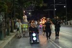 Хора с увреждания излязоха на нощно шествие за достъпна среда в София