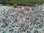 Хиляди варненци и гости вечеряха на плажа във Варна