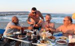 Хиляди варненци и гости вечеряха на плажа във Варна