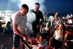 Хиляди варненци и гости вечеряха на плажа във Варна
