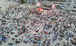 Хиляди варненци и гости вечеряха на плажа във Варна