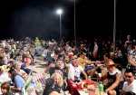 Хиляди варненци и гости вечеряха на плажа във Варна