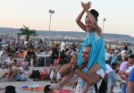 Хиляди варненци и гости вечеряха на плажа във Варна