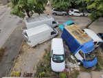 Докато инспекторите във Враца събират туби и гуми от паркоместа, в центъра расте необезпокоявано бунище от изоставени МПС