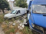 Докато инспекторите във Враца събират туби и гуми от паркоместа, в центъра расте необезпокоявано бунище от изоставени МПС