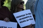 Пред посолството на Северна Македония се провежда протест в защита на Ива Михайлова (Снимките се обновяват )