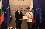 Министър-председателят Румен Радев връчи отличия на българските ученици