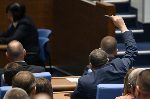 Парламентът ще изслуша вътрешния министър за обществените поръчки за мантинели и полетите на Делян Пеевски