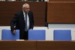 Парламентът ще изслуша вътрешния министър за обществените поръчки за мантинели и полетите на Делян Пеевски