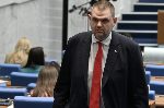 Парламентът ще изслуша вътрешния министър за обществените поръчки за мантинели и полетите на Делян Пеевски