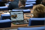 Парламентът ще изслуша вътрешния министър за обществените поръчки за мантинели и полетите на Делян Пеевски