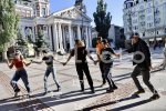 София - Протест срещу неделното хоро пред Народния театър