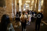 София - Втори ден българите се прекратят пред тленните останки на цар Самуил в базиликата „Света София“.