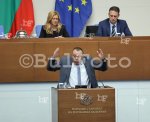 София  - Изслушват министър Демерджиев в парламента