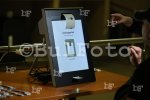 София -  Демонстрация на машинно гласуване в метростанция "Сердика"
